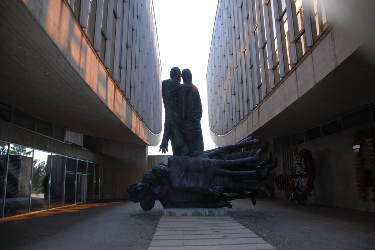 A statue of a couple of people

Description automatically generated