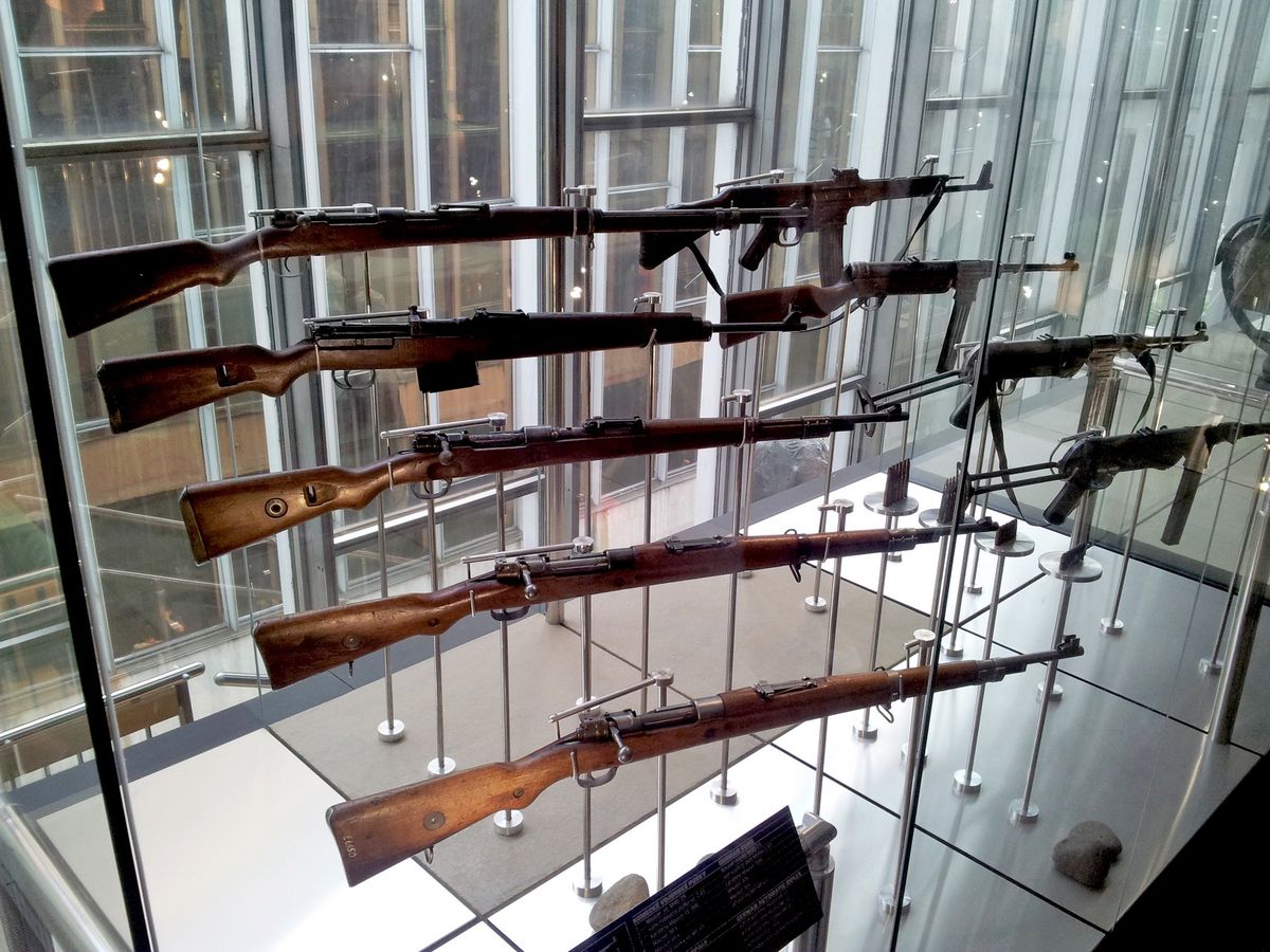 A display of guns on display

Description automatically generated